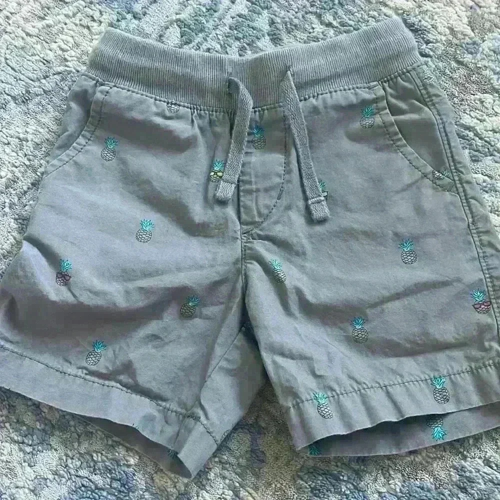 Gap pineapple shorts